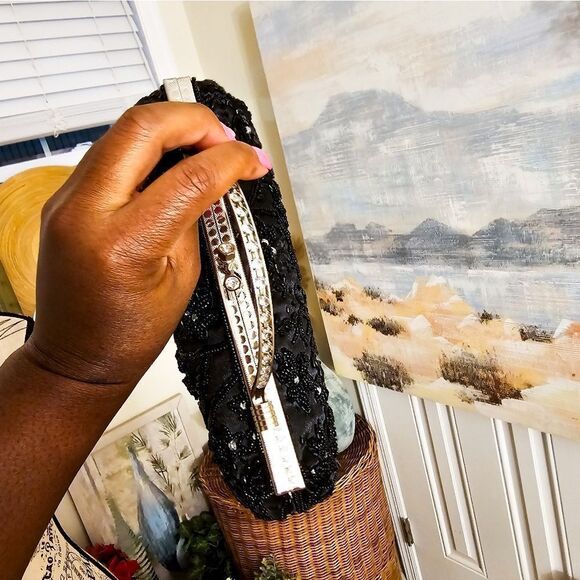 VTG Black Satin Embroidered Sequins Detail Clasp Statement Clutch. - Picture 2 of 15